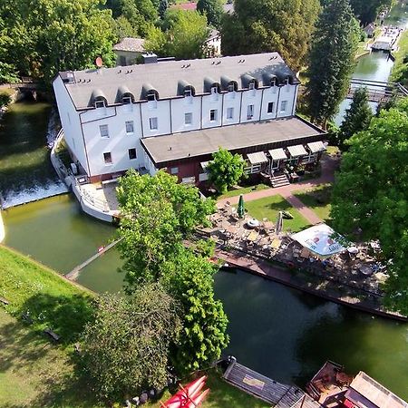 Seehotel Zum Loewen Strasen Екстериор снимка