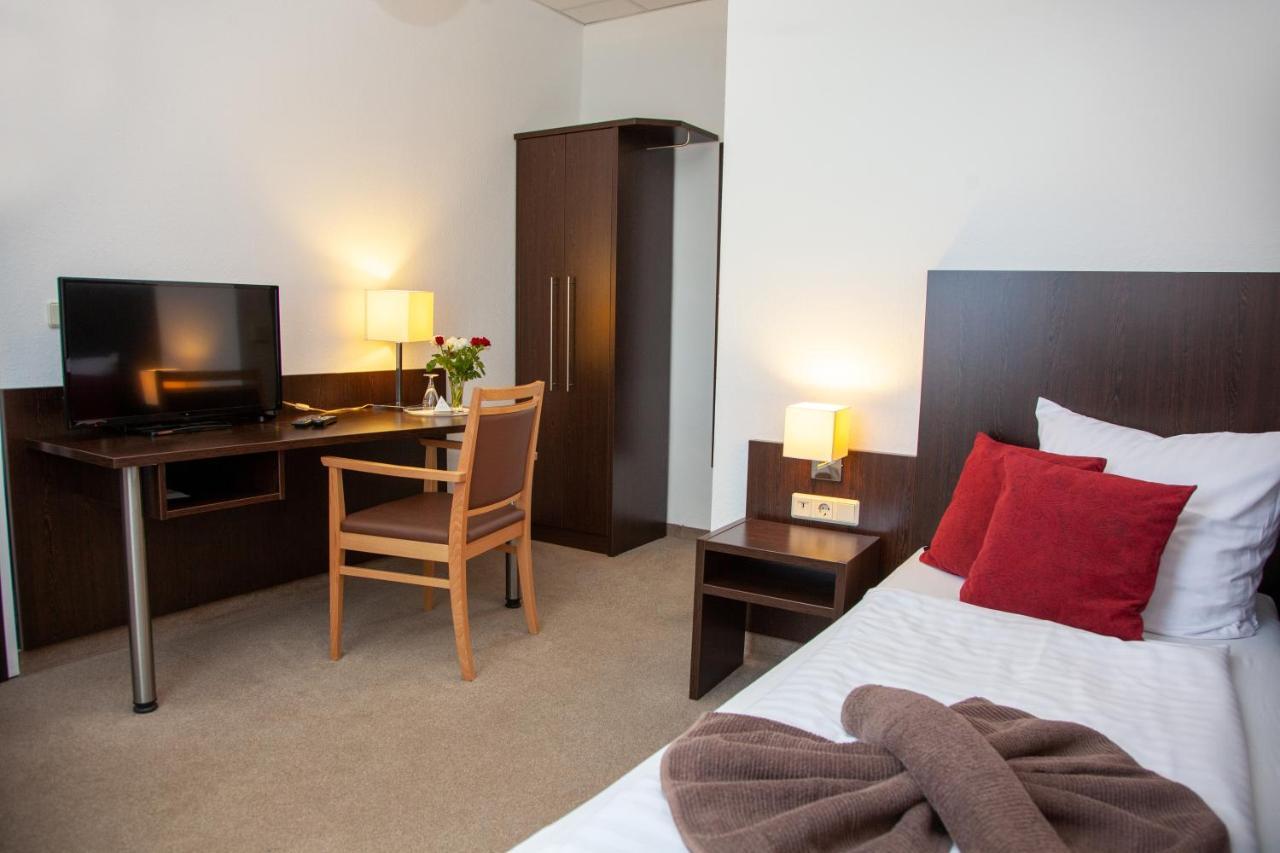 Seehotel Zum Loewen Strasen Екстериор снимка