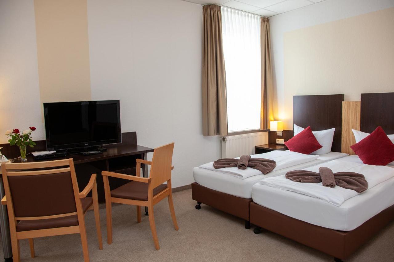 Seehotel Zum Loewen Strasen Екстериор снимка