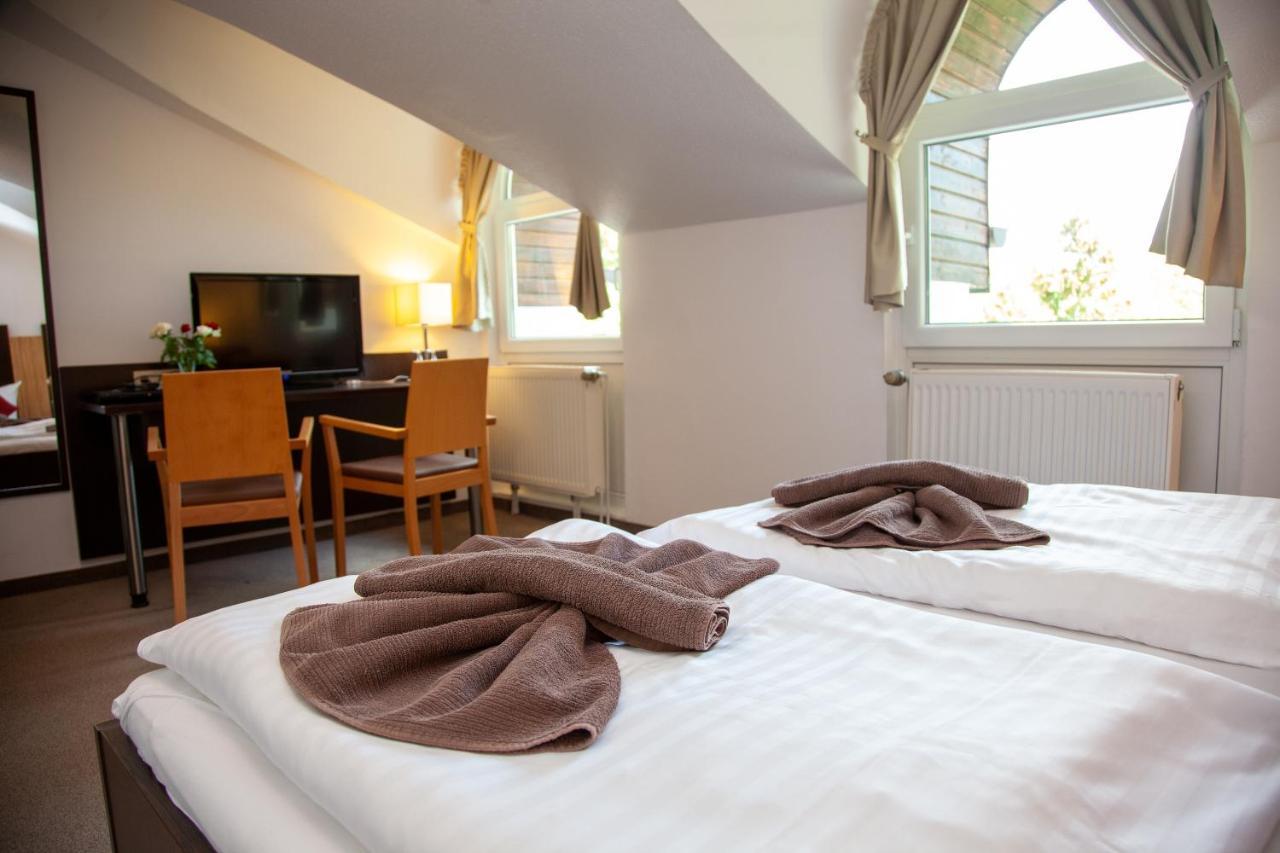 Seehotel Zum Loewen Strasen Екстериор снимка