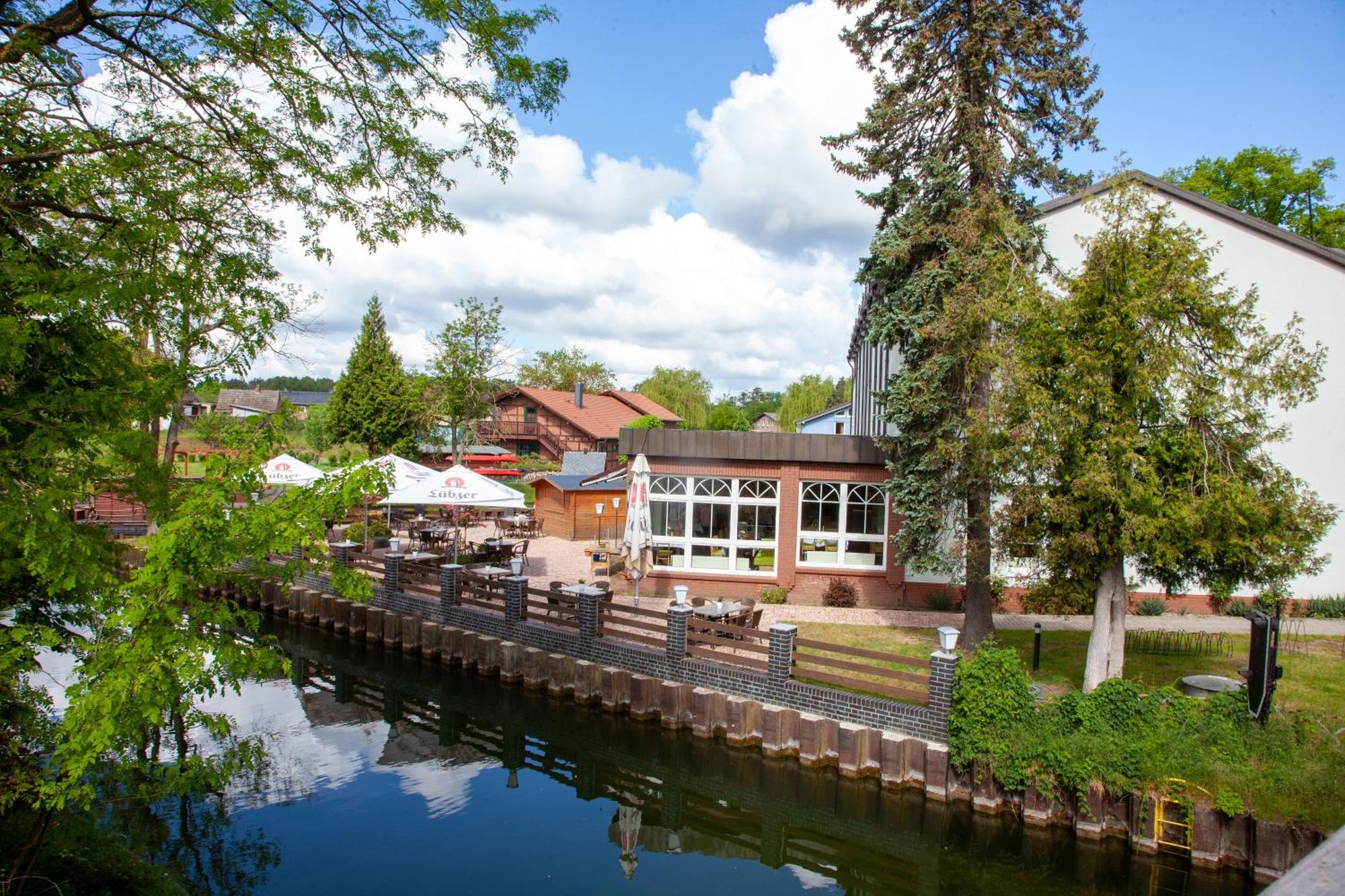 Seehotel Zum Loewen Strasen Екстериор снимка